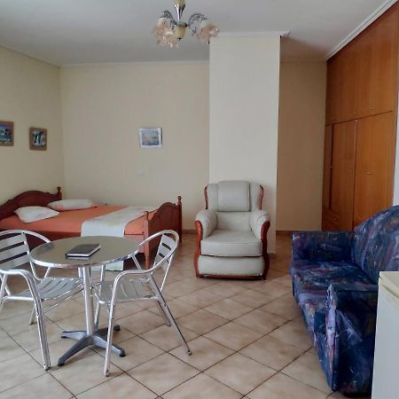 Private Studio Sea View 2 Minutes Away From Beach Sarandë 外观 照片