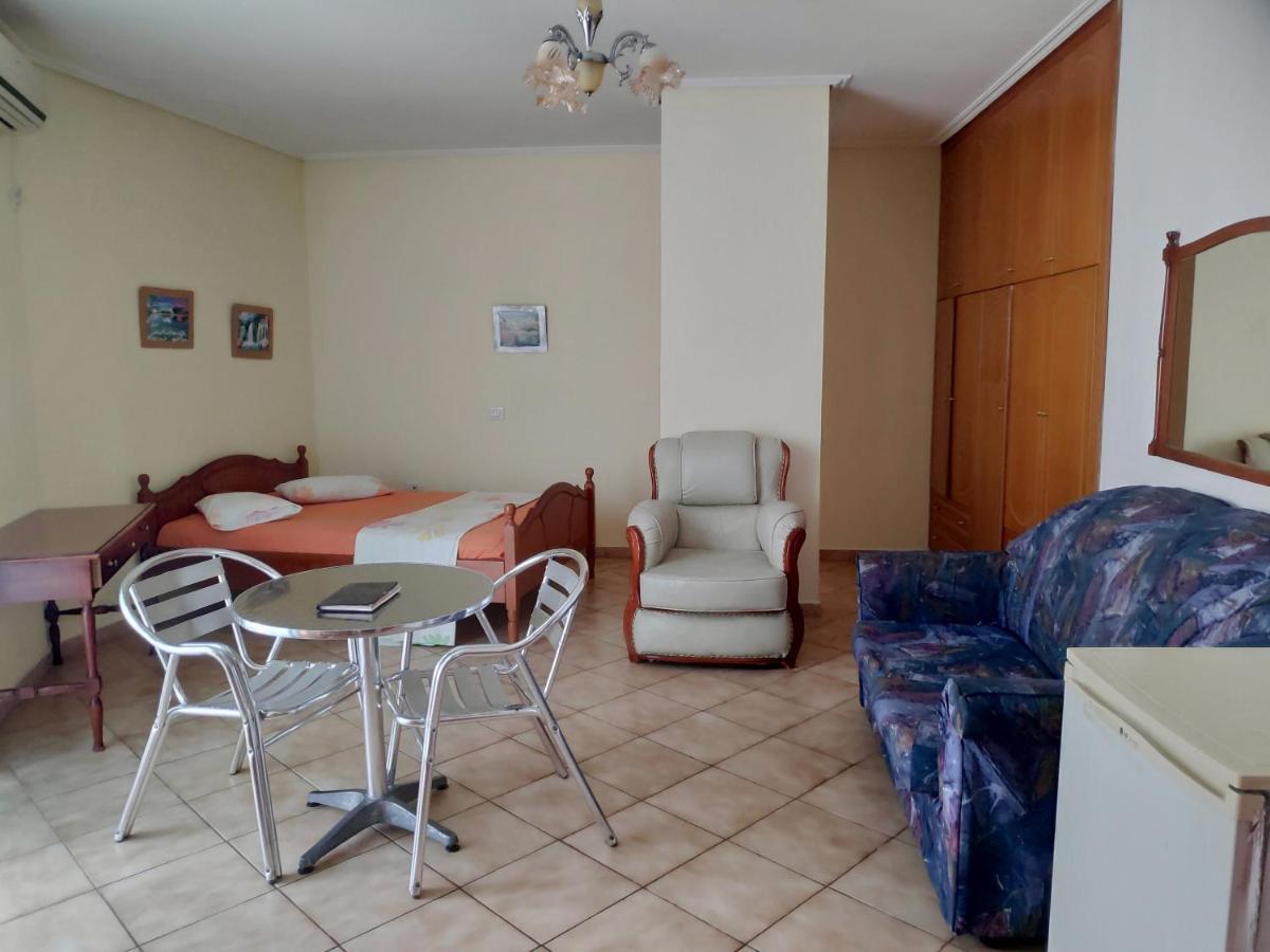 Private Studio Sea View 2 Minutes Away From Beach Sarandë 外观 照片